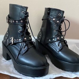 Eyelet buckle Decor chunky heeled combat boots